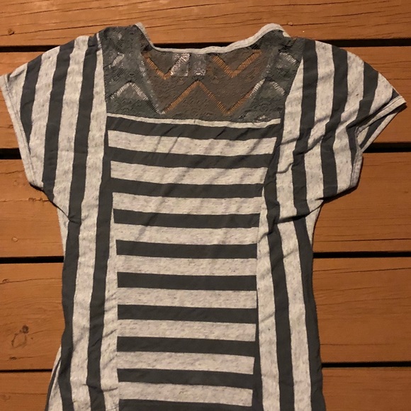 Adorable Handkerchief style shirt with lace pocket - Picture 4 of 4